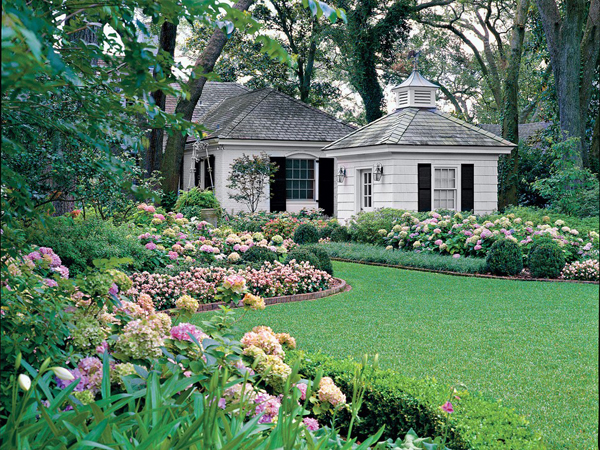 XU HƯỚNG NHÀ GỖ HIỆN ĐẠI GIỮA CẢNH QUAN SÂN VƯỜN